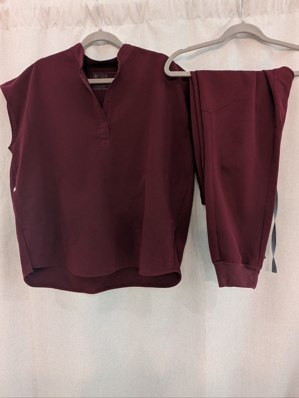 FIGS Technical Collection Rafaela Oversized Scrub Set L Burgundy Jogger Pants